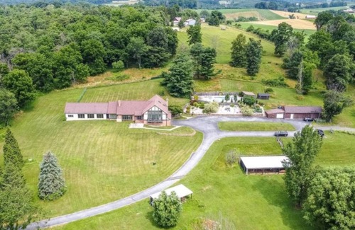 Sassamansville Casa | Villa on the hill with heated salt water indoor pool