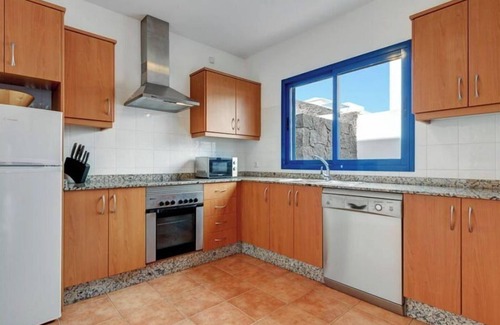 Playa Blanca Villa | Villa Optimist Rubicón, piscina privada , WIFI, vistas al mar