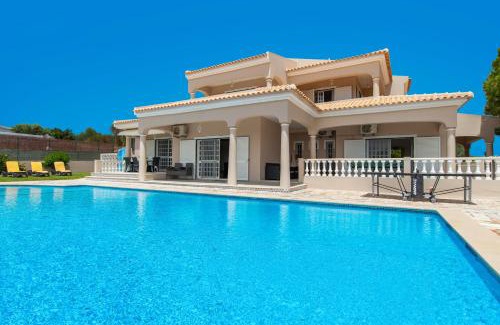 Vale Navio Villa | Villa Paloma by Algarve Vacation