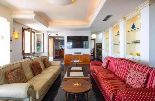 Ospedaletti Villa | Villa Paradise-Sleeps 20-Pool-Sea Views-pets