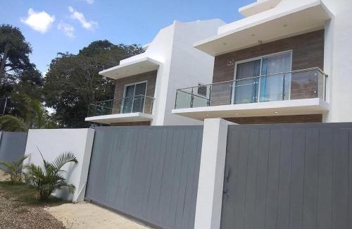 La Esplanada Villa | Villa Paradiso Sleeps 8 with Pool