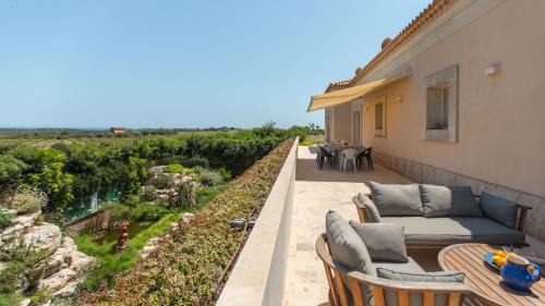 Noto Villa | VILLA PASSO DEGLI AIRONI 12, Emma Villas