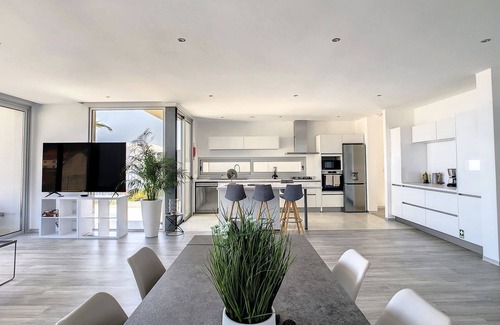 Estreito da Calheta Casa | Villa Piece of Heaven by LovelyStay