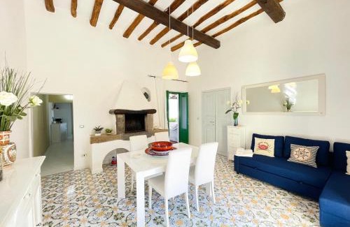 Santa Marina Salina Casa | Villa Pomelia, Villa nel corso di Santa Marina Salina a 50 mt dal mare