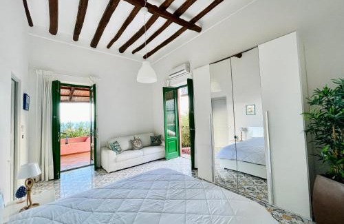 Santa Marina Salina Casa | Villa Pomelia, Villa nel corso di Santa Marina Salina a 50 mt dal mare