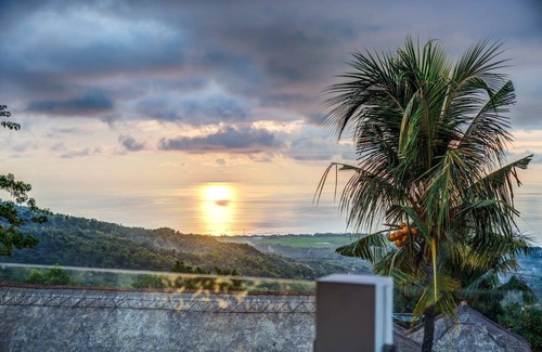 Kayu Putih Villa | Villa Putih, Lovina, Bali - Villa de lujo con vistas espectaculares y piscina privada