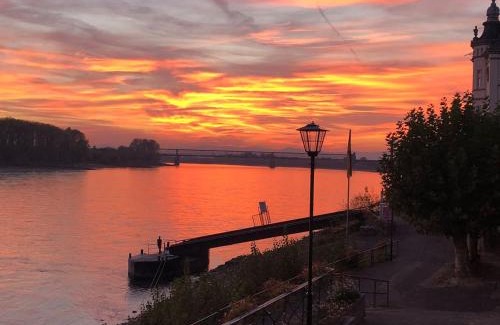 Neuwied Apartamento | VILLA RHEINSTEIN AM SCHLOSS ENGERS