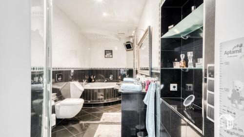 Neuwied Apartamento | VILLA RHEINSTEIN AM SCHLOSS ENGERS