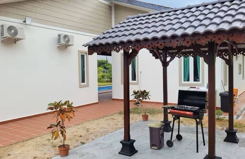 Kampung Jelatang Villa | Villa RI Homestay