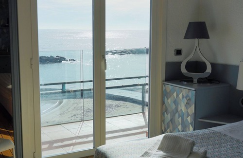 Sanremo Casa | VILLA RITA SEA FROT VIEW