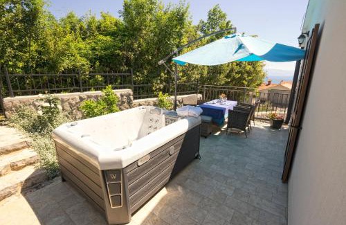 Opric Apartamento | Villa Riviera blue with seaview, pool, whirlpool, parking and boat excursions