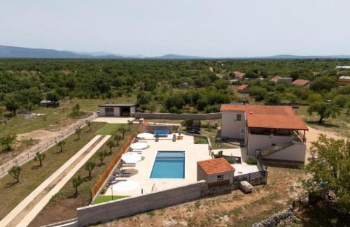 Bogatic Villa | Villa Roški