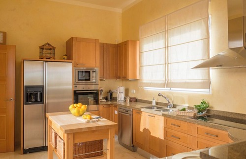 Benalup-Casas Vieja Casa | Villa Rosa con piscina, jardín y Wi-Fi