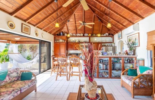 West End Villa | Villa Rosa