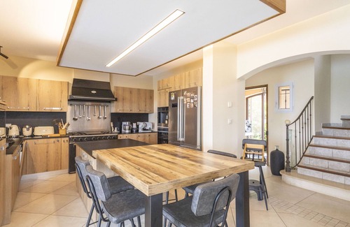 Rochefort-du-Gard Villa | Villa Rosalie, a beautiful holiday home with private pool for 6 people, located on the outskirts of the typical village of Rochefort-sur-Gard.
