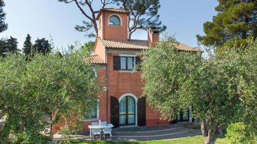 Misano Adriatico Villa | VILLA ROSSA 12, Emma Villas