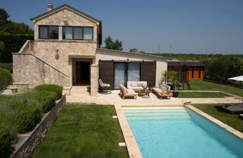 Biograd na Moru Villa | Villa Royal with heated pool