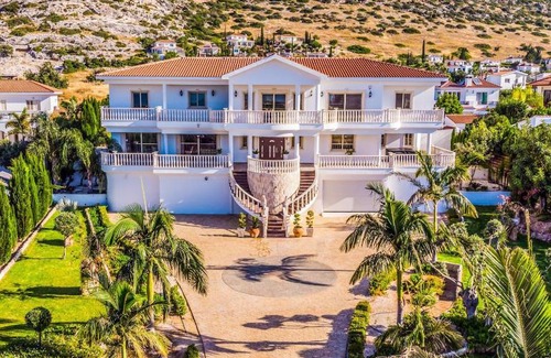 Peyia Town Villa | Villa Royale