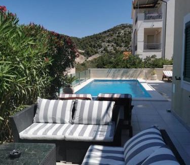 Krizna luka Apartamento | Villa royale with shared pool