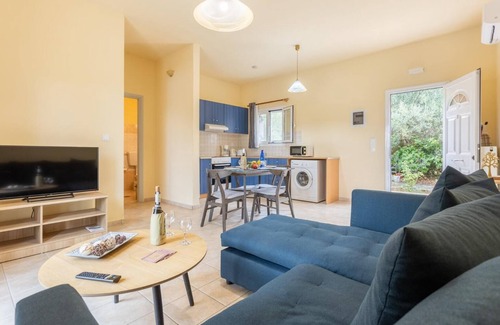 Mousata Villa | Villa Russa Anna - Una Habitación Villa, Capacidad 2