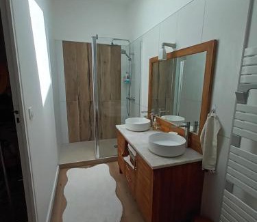 Bazas Cama Y Desayuno | Villa Séquoia - Belle chambre SDB privée et petit salon