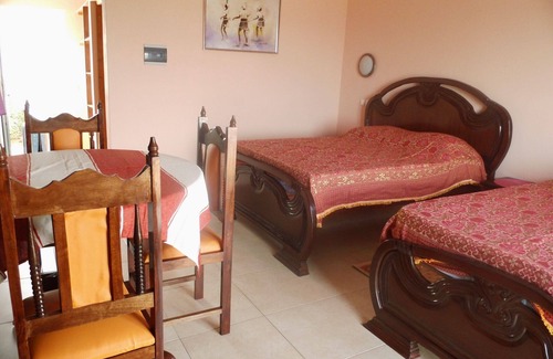 Pedra Badejo Casa | Villa São José, Bed and Breakfast Isla de Santiago: HABITACIÓN TRIPLE "CORAL"