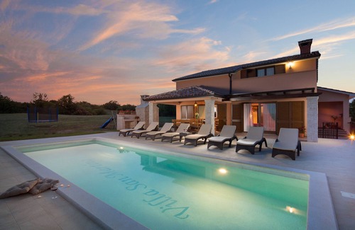 Martinski Villa | Villa San Martino en la cima de una colina en el campo con piscina privada, 8 huéspedes