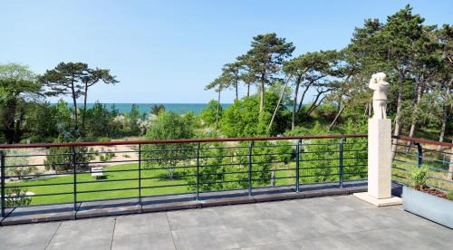 Hohe Dune Apartamento | Villa Schmidt Apartments - Strandhaus direkt am Meer mit Sauna, Sport und Dünengarten III