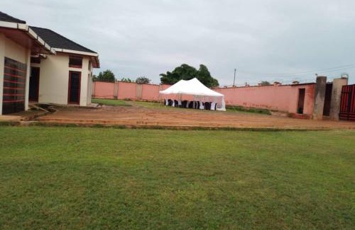 Lubumbashi Villa | Villa Sleeps 10 with Garden