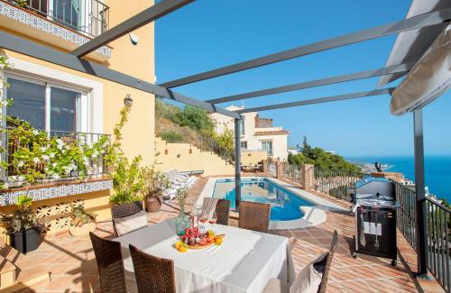 Salobreña Villa | Villa Sol y Mar with heated pool and jacuzzi