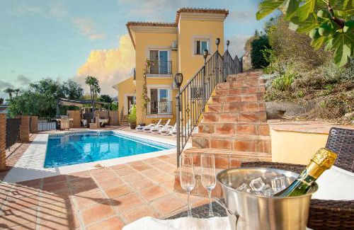 Salobreña Villa | Villa Sol y Mar with heated pool and jacuzzi