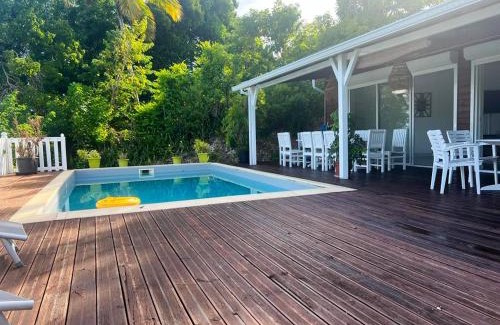 Perinet Villa | Villa spacieuse avec piscine au Gosier - Vue sur mer