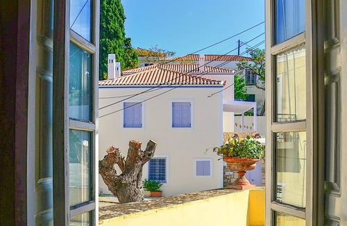 Spetses Villa | Edificio histórico de Villa Spetses por JJ Hospitality