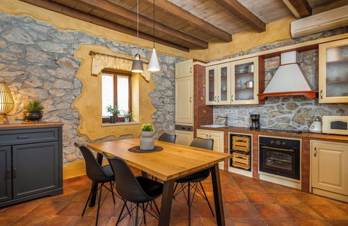 Kozljak Villa | Villa Sunset en posición elevada con maravillosas vistas, mar a 6 km