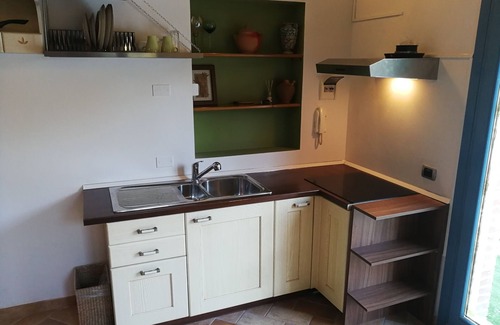 Offagna Villa | Villa rodeada de vegetación. Gimnasio, tenis, jacuzzi al aire libre.