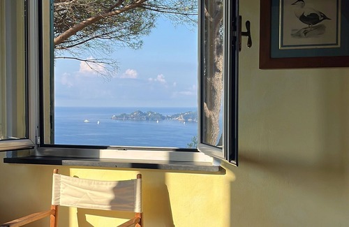 Zoagli Villa | Villa rodeada de vegetación con vistas al mar sobre el Golfo de Portofino