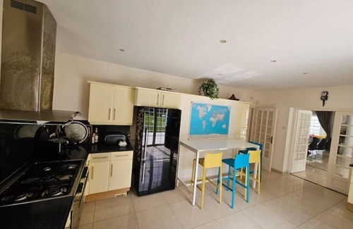 Noisy-le-Grand Villa | Villa Sweet Birds