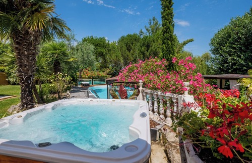 Montcabrier Villa | Villa Swimming pool, Jacuzzi, Cinema, Gym