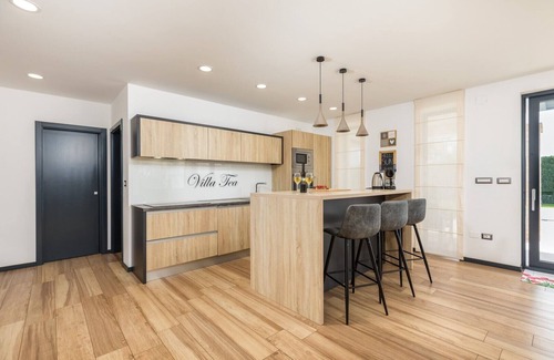 Vrznaveri Villa | Villa Tea - hermosa y moderna villa con gran piscina y jardín cerca de Poreč