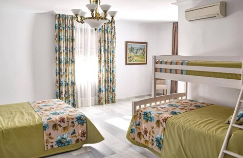 Montilla Casa | Villa Tela & Vino