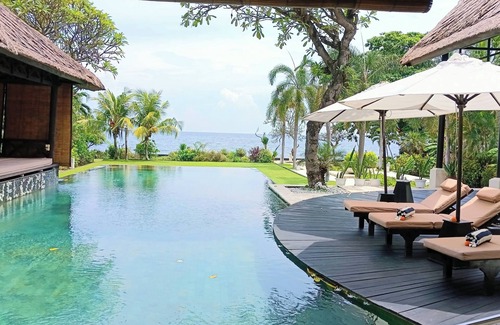 Lokapaksa Villa | VILLA TERANG BULAN: 4BR private family beachfront villa w/ staff, pool & jacuzzi