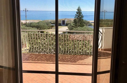 Marina di Davoli Apartamento | Villa Tigani: acceso directo a la playa "Dafne apartment"