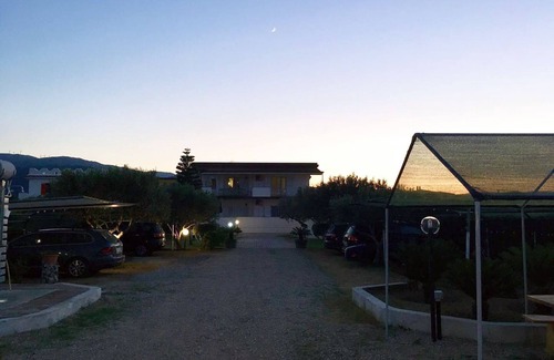 Marina di Davoli Apartamento | Villa Tigani: acceso directo a la playa "Dafne apartment"