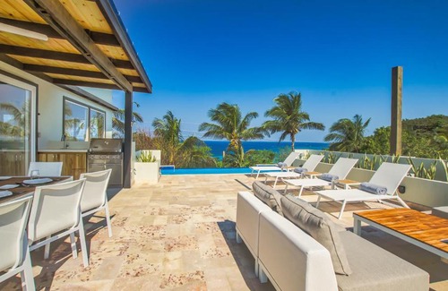 Lighthouse Estates Casa | Villa Topaz Above West Bay with 360 Degree Views!