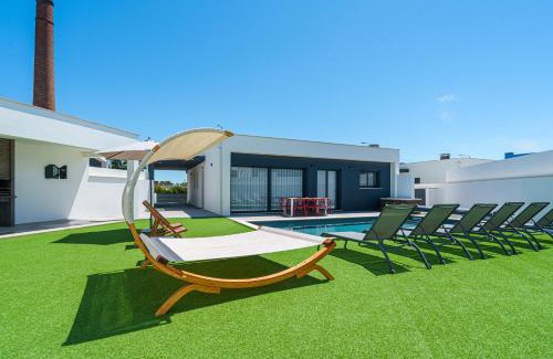 Atalaia Villa | Villa Tropical with jacuzzi and private swimming pool