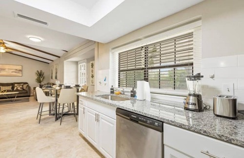 Northeast Carrollton Casa | Villa Tulum ★ Spacious/Cozy/Covered patio/BBQ