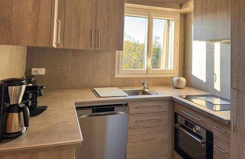 Saint-Maurice-dʼArdeche Villa | Villa-Superior-Baño privado con bañera-Vista a la Piscina