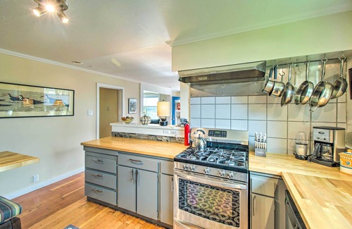 Cleone Casa | ‘Villa Verona’ Beach Retreat w/ Outdoor Space