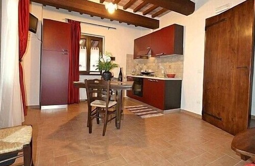 Citerna Casa | Villa Vezzosa C: Un acogedor apartamento que forma parte de una villa en el estilo característico de la campiña toscana.