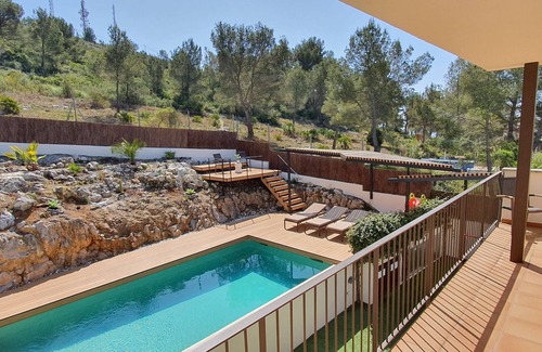 Canyelles Villa | Villa Vicente with private pool and private sports bar